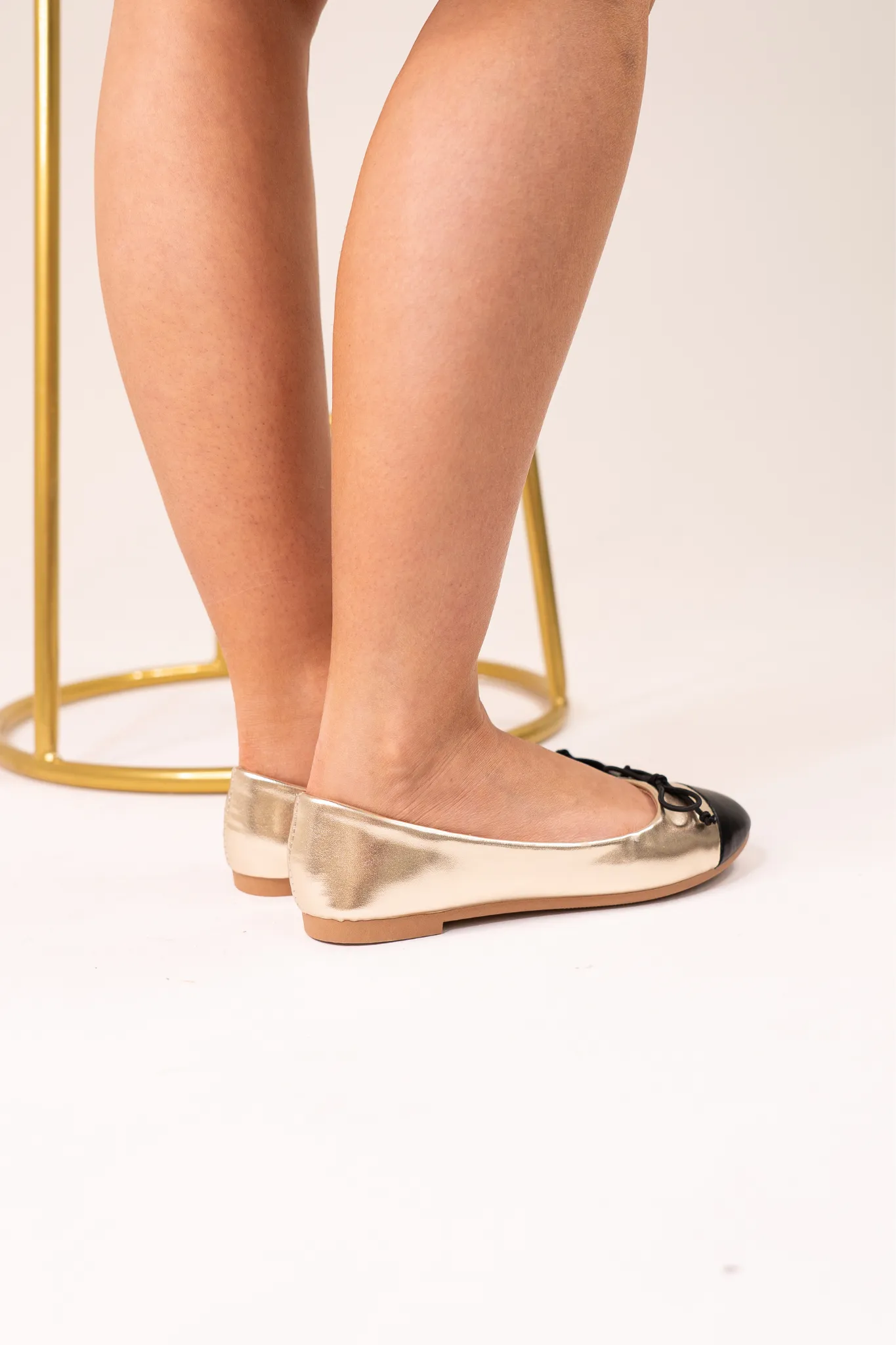 Lauren Black Toe Pumps In Gold