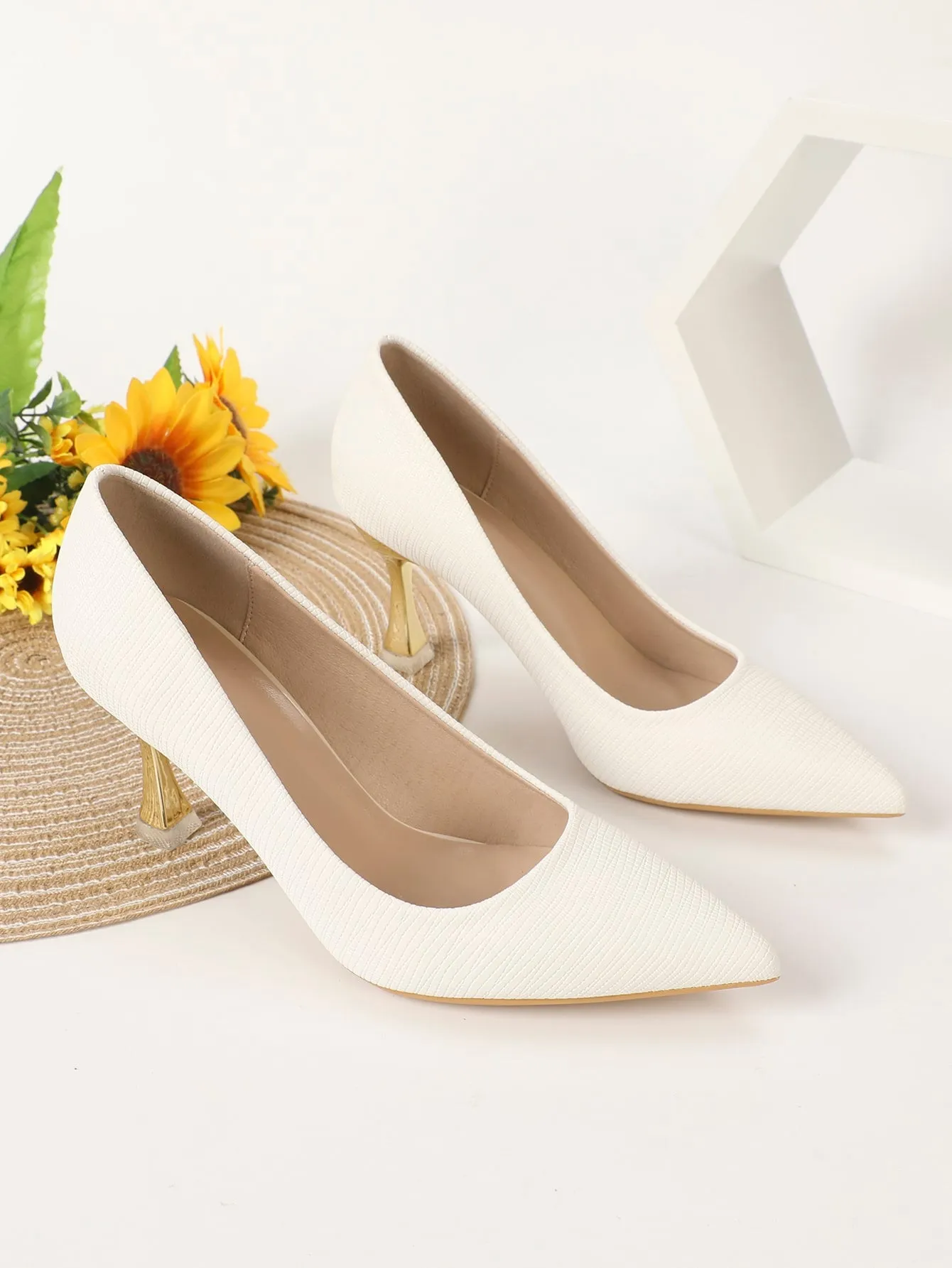 Point Toe Pyramid Heeled Court Pumps