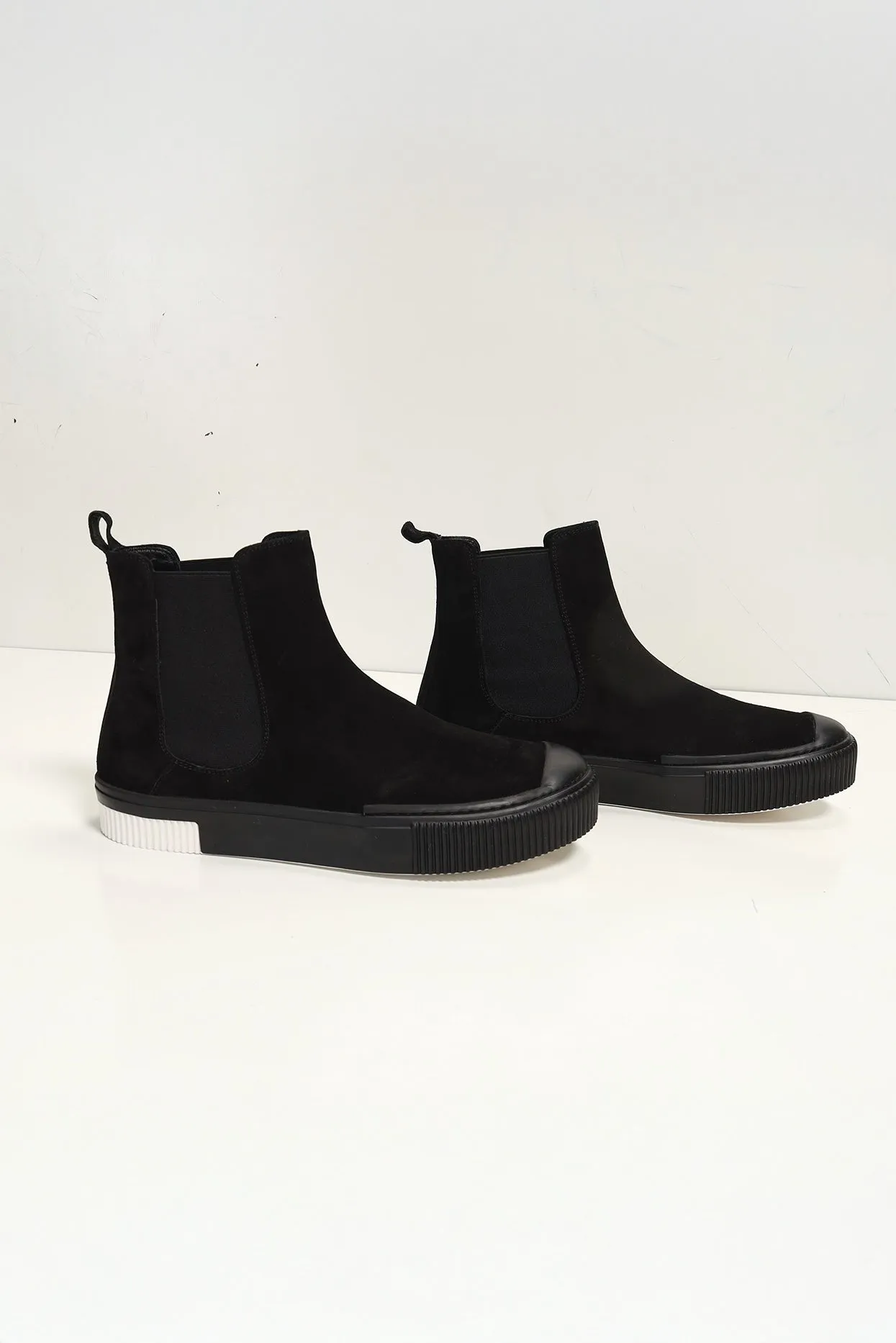 THE KING - Suede Leather and Rubber Sole Chelsea Boots - Black Black