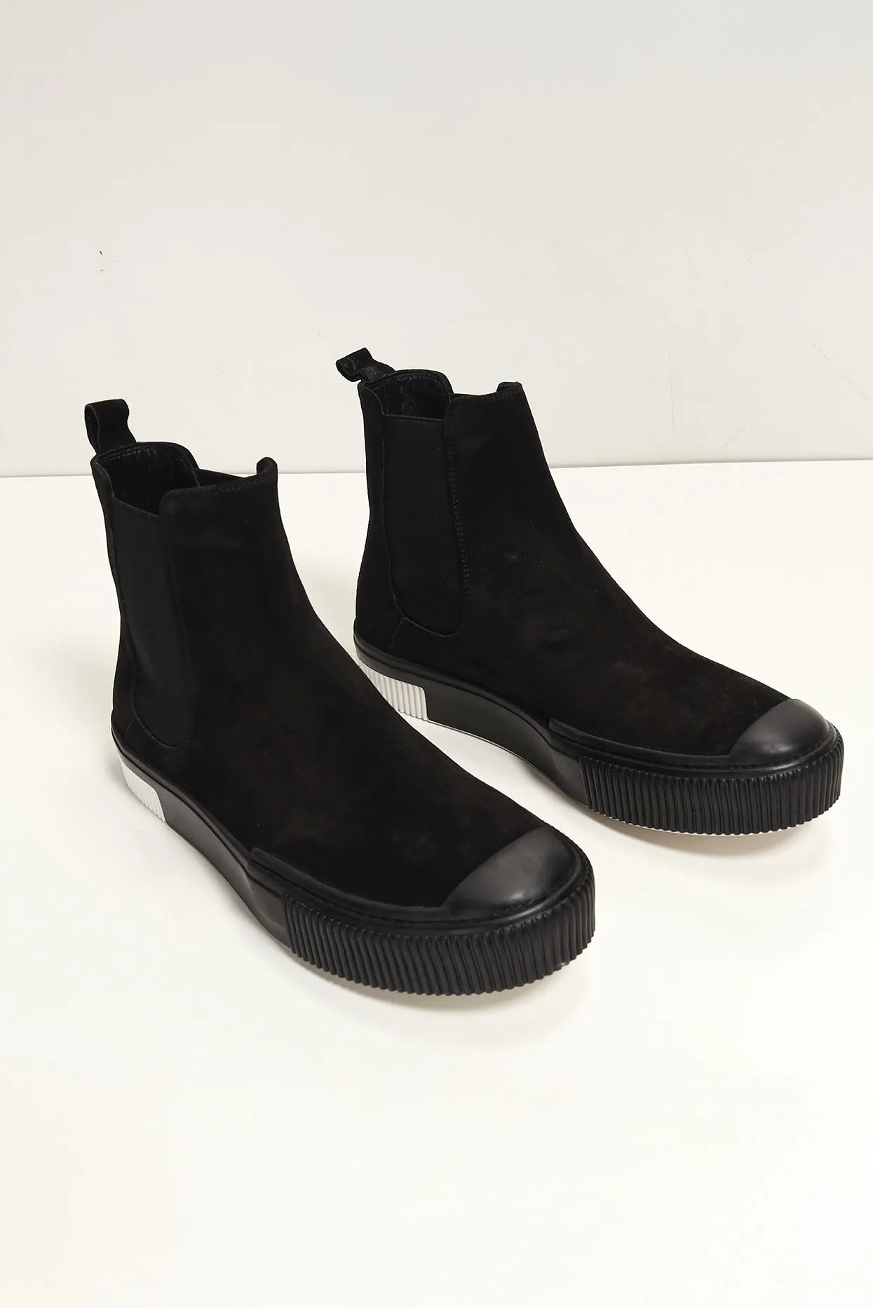 THE KING - Suede Leather and Rubber Sole Chelsea Boots - Black Black